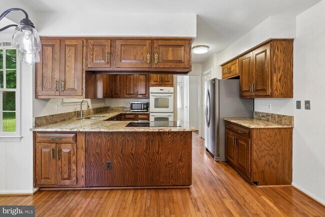 Building Photo - 903 Ridge Dr