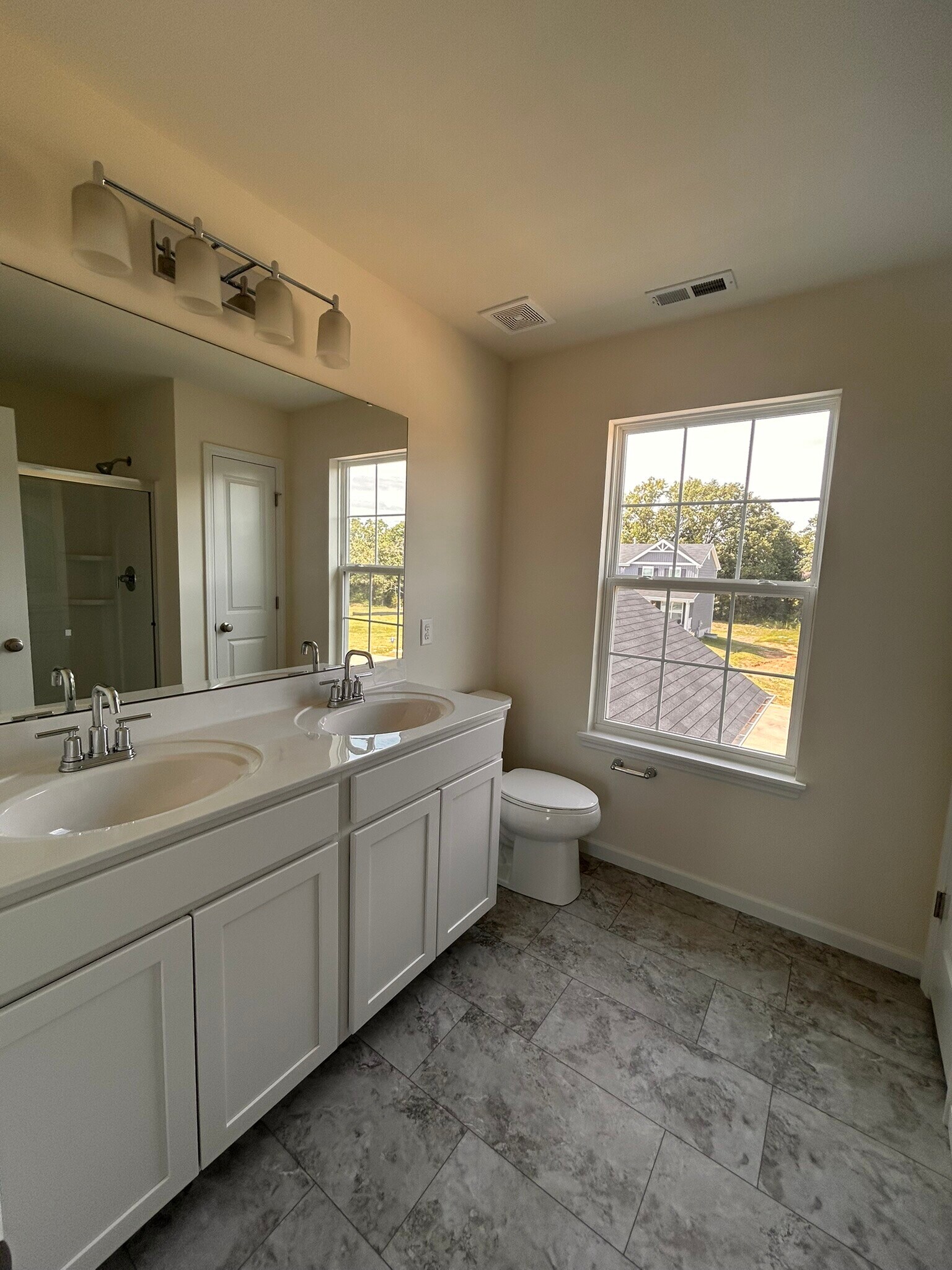 Master Bathroom - 112 Day Lily Ln