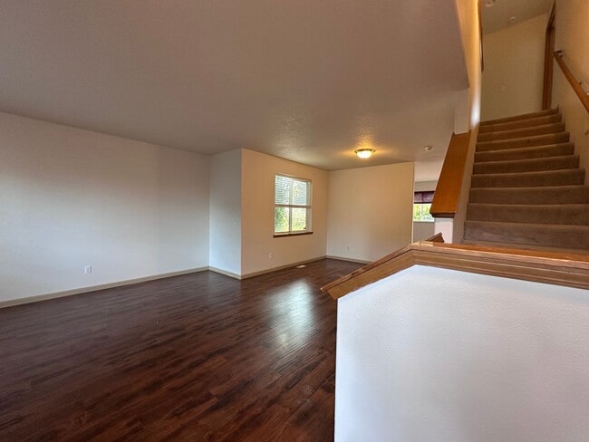 Building Photo - Welcome to this spacious and inviting single-family home w/fully fenced backyard! New Carpet Inst...