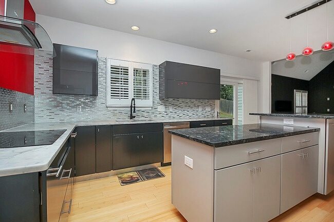 Building Photo - 3415 Fallowbrook Forest