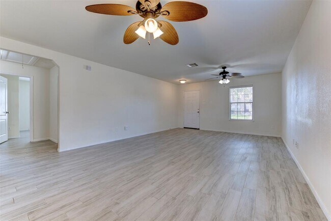 Building Photo - 7906 Yaupon View Dr
