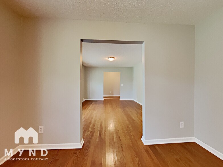 Building Photo - 204 Moon Cir