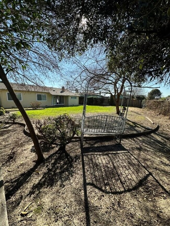 Building Photo - Nor Cal Realty Inc, 3 BD 2 BTH house with 2 car garage
