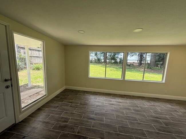 Building Photo - 4 bed 2 bath Southern Hills