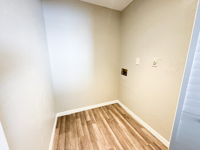 Building Photo - Updated 3 bedroom 2 bath! Lots of yard space for parking