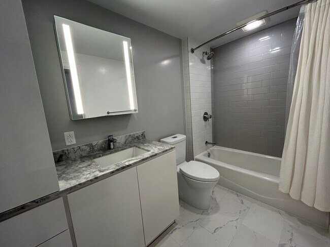 Building Photo - 2505