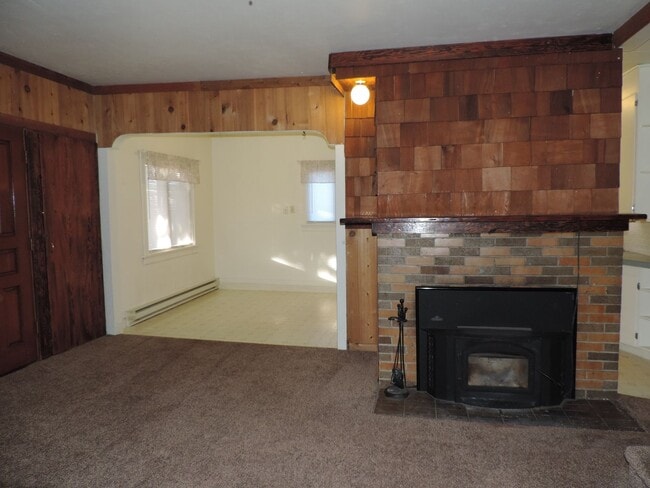 Building Photo - Application Pending - Two Bedroom Home in ...