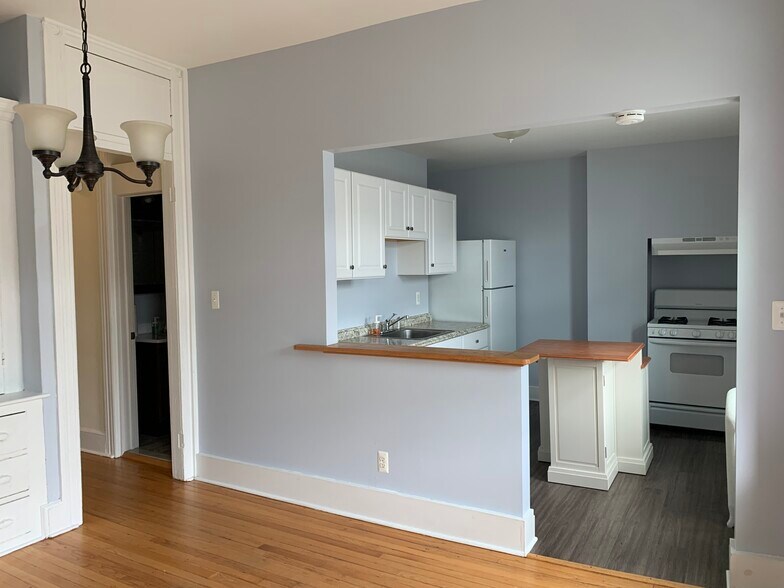 Building Photo - 273 Elm St