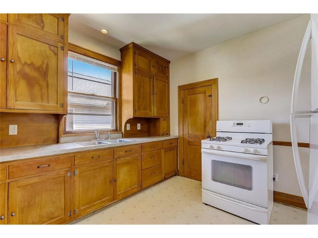 Building Photo - 4218 33rd Ave S