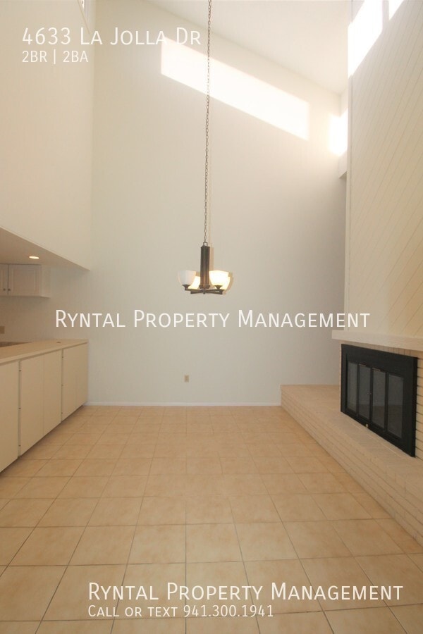 Building Photo - 4633 La Jolla Dr