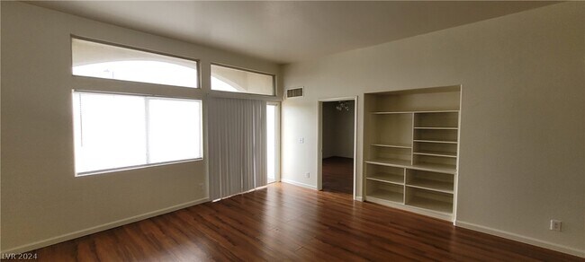 Building Photo - 3125 N Buffalo Dr