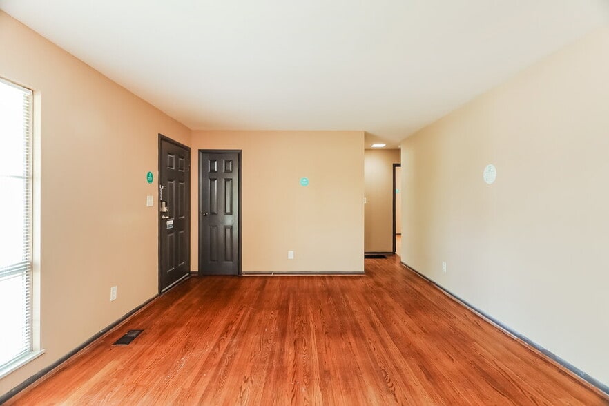 Building Photo - 901 Eldorado Dr