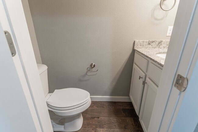 Building Photo - Fully Furnished Condo!!  3 bedroom 2.5 bath minutes from the U of A!!!!