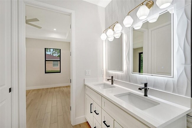 Building Photo - 4476 Skyway Ave