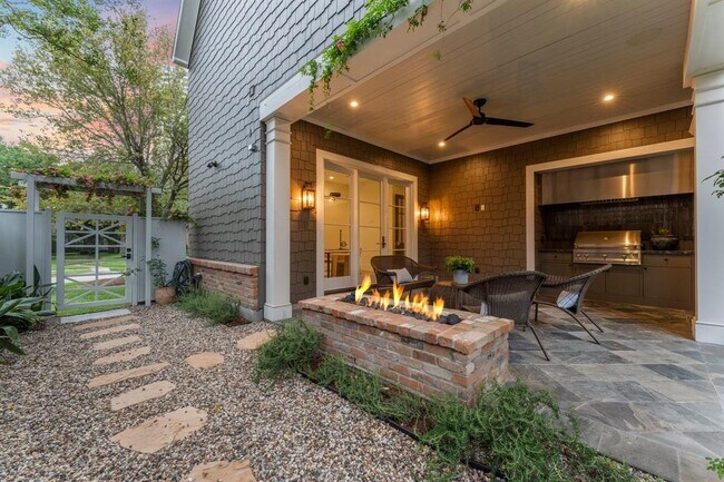 Building Photo - 2530 Stanmore Dr