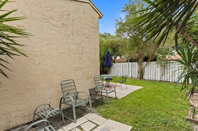 Building Photo - 13945 Langley Pl
