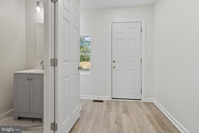 Building Photo - 112 N Hilton St