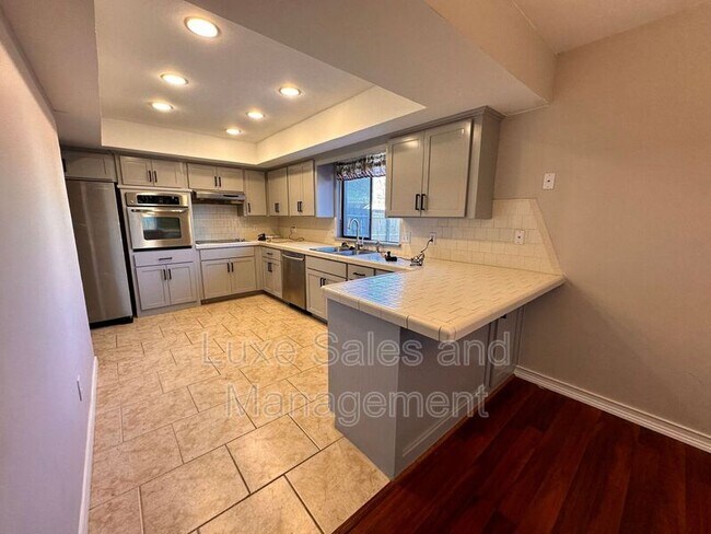 Building Photo - 2205 Basking Ridge Trail