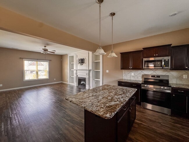 Building Photo - Beautiful 4 Bed 3.5 Bath Home in Jack Britt School District