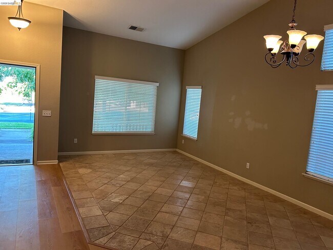 Building Photo - 501 Red Rome Ln