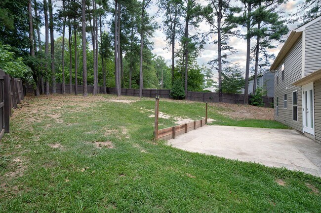 Building Photo - Spacious 3 bedroom home in desirable SW Durham! Super dog friendly with large fenced yard!