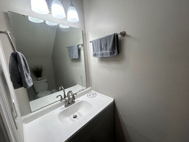 Building Photo - 33 Old Clayton Ct