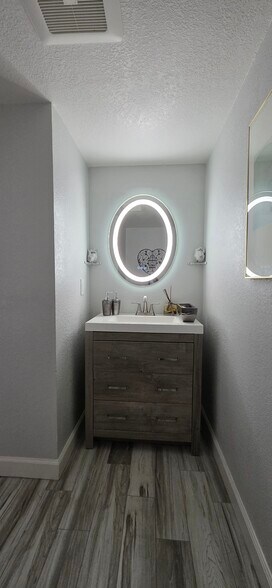 Half Bath - 985 Juniper Ct