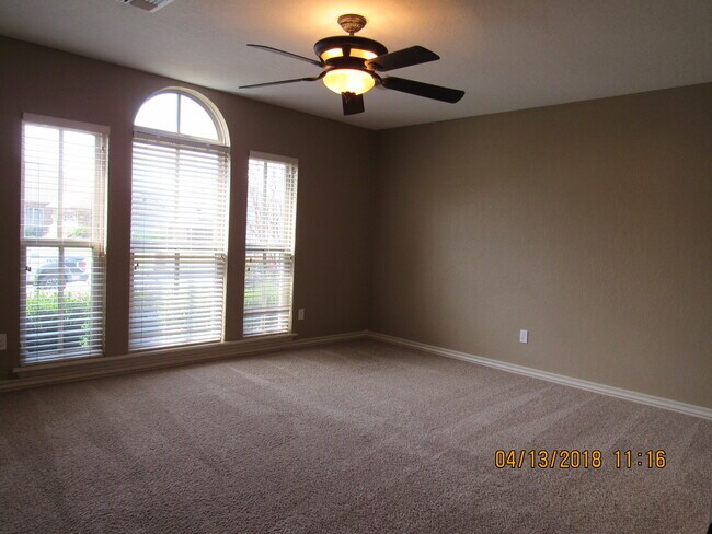 Building Photo - Fantastic home located in Eastlake