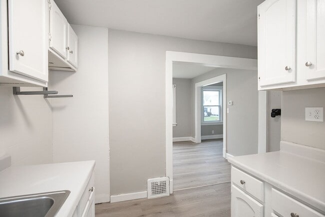 Building Photo - 3-BED, 1 BATH BEAUTIFUL SINGLE- FAMILY HOME IN MAPLE HEIGHTS!
