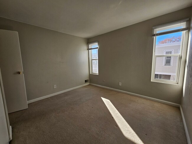 Building Photo - Virginia Vale Large 3 Story 3 Bedroom 2 1/...