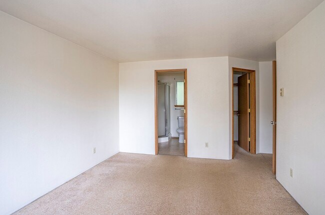 Building Photo - Spacious 3 Bedroom Home in Bremerton!