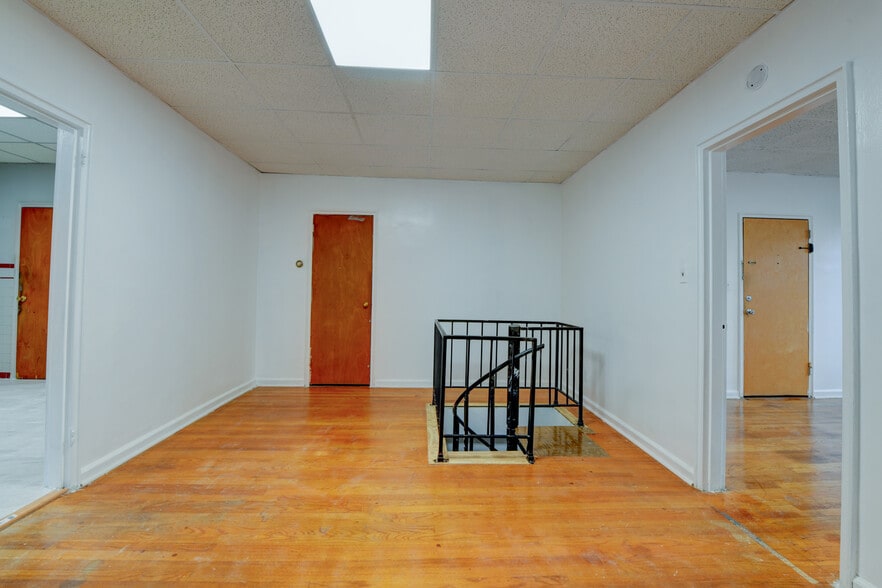 Building Photo - 71 Carmer Ave
