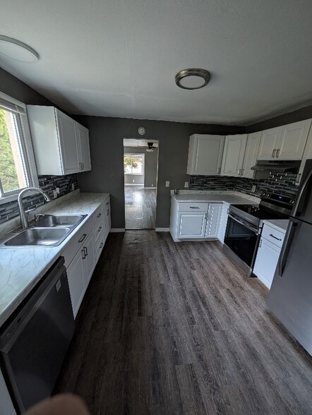 Building Photo - 354 SW 10th St