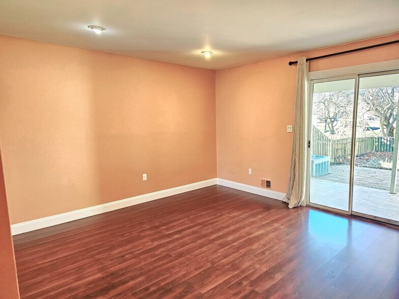 Building Photo - 37 Anderson Ct