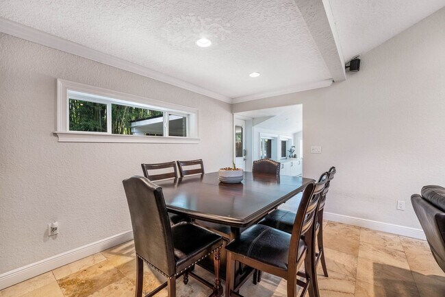 Building Photo - Hourglass District ~ Gorgeous 3/2.5 home w...
