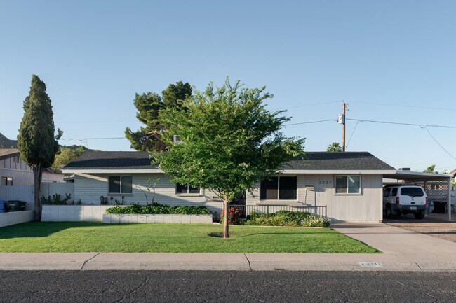 Building Photo - 2237 E Hillery Dr