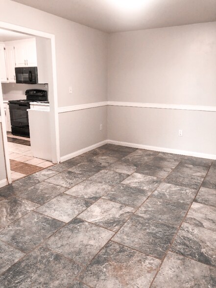 Building Photo - 340 W Main St