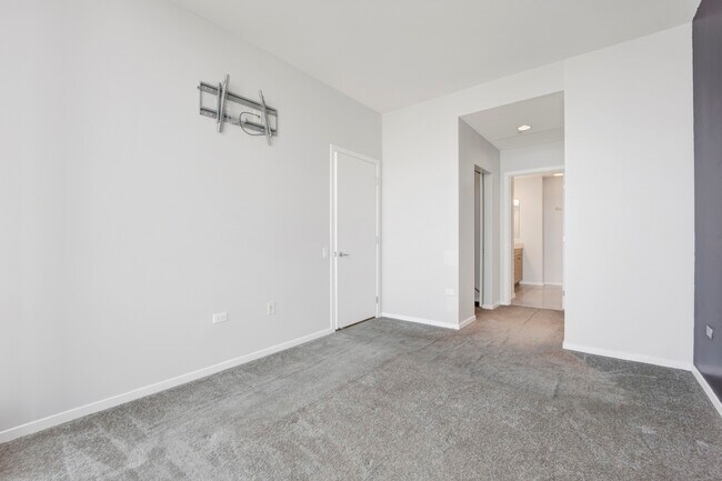 Building Photo - 500 W Superior-710