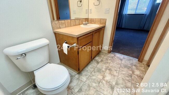 Building Photo - Spacious 2 BD | 2.5 BA Townhome w/ Vaulted Ceilings - Beaverton