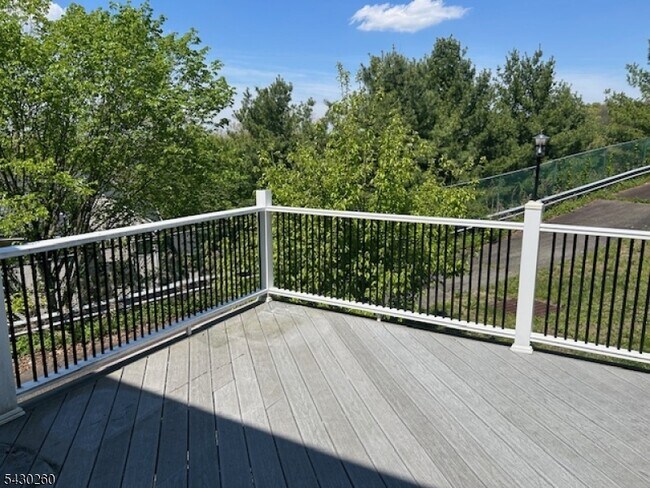 Building Photo - 305 Winding Hill Dr