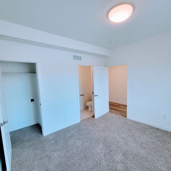 Building Photo - Phenomenal GORGEOUS HOME!!