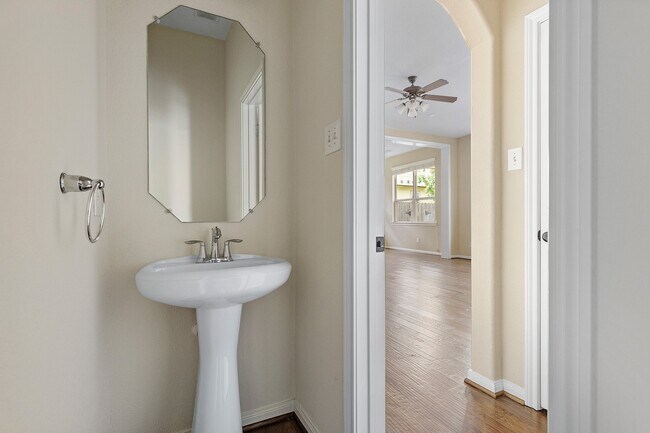 Building Photo - 7 Cheswood Manor Court