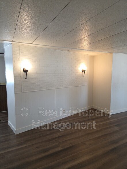 Building Photo - 27642 Van Buren Ave
