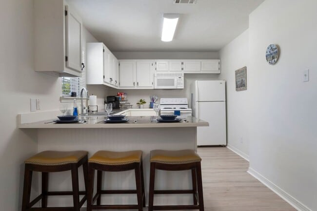 Building Photo - Furnished Duplex