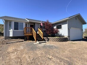 Building Photo - EPHRATA- 2+ bed/2 bath home with private deck w/ hillside views, d/w, a/c and garage! W/S/G paid!