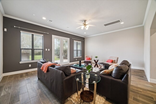 Building Photo - 1725 W 23rd St