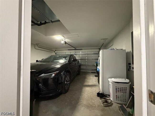 Building Photo - 926 NE 33rd St