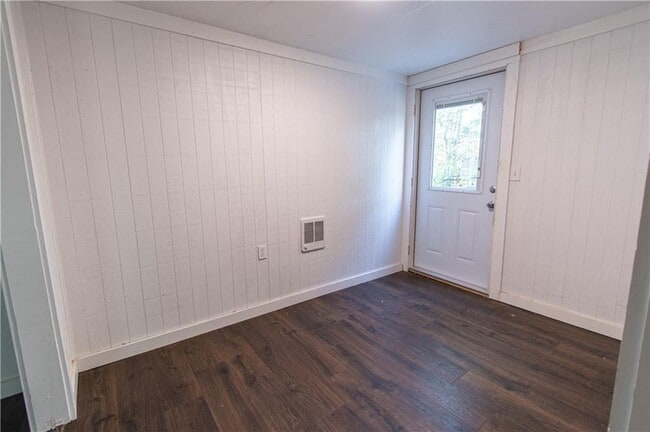 Building Photo - 250 Nottingham Wy