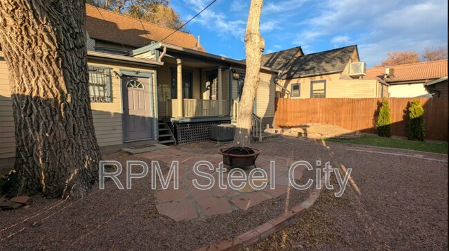 Building Photo - 512-512 1/2 W 10th St