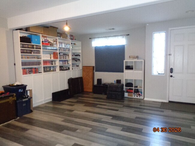 Building Photo - Spacious 4 Bedroom with RV Access in Rosamond